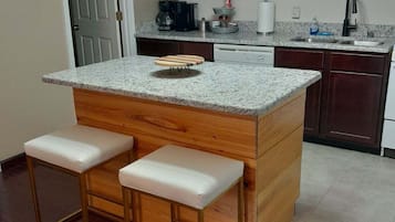 冰箱、微波炉、烤箱、炉灶