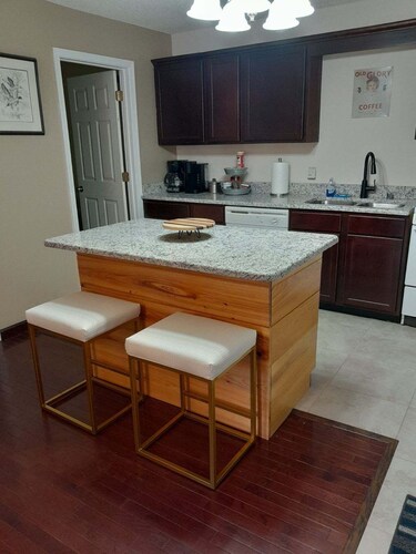 Quiet Loft Apartment 1 Mile from Kentucky Lake.  A great fisherman's retreat.