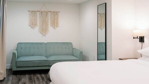 2 habitaciones, escritorio, tabla de planchar con plancha y wifi gratis 