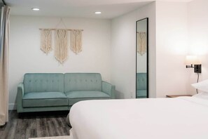 2 habitaciones, escritorio, tabla de planchar con plancha y wifi gratis