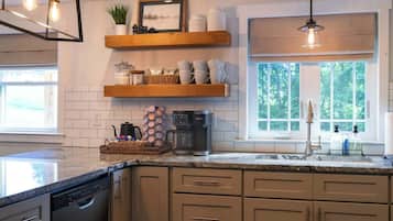 Coffee/tea maker, fridge, microwave, oven