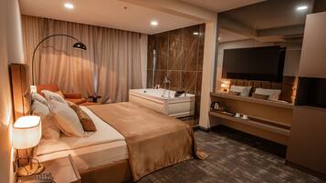 Deluxe Room, 1 King Bed, Jetted Tub, Sea View | 1 bedroom, premium bedding, down comforters, Select Comfort beds