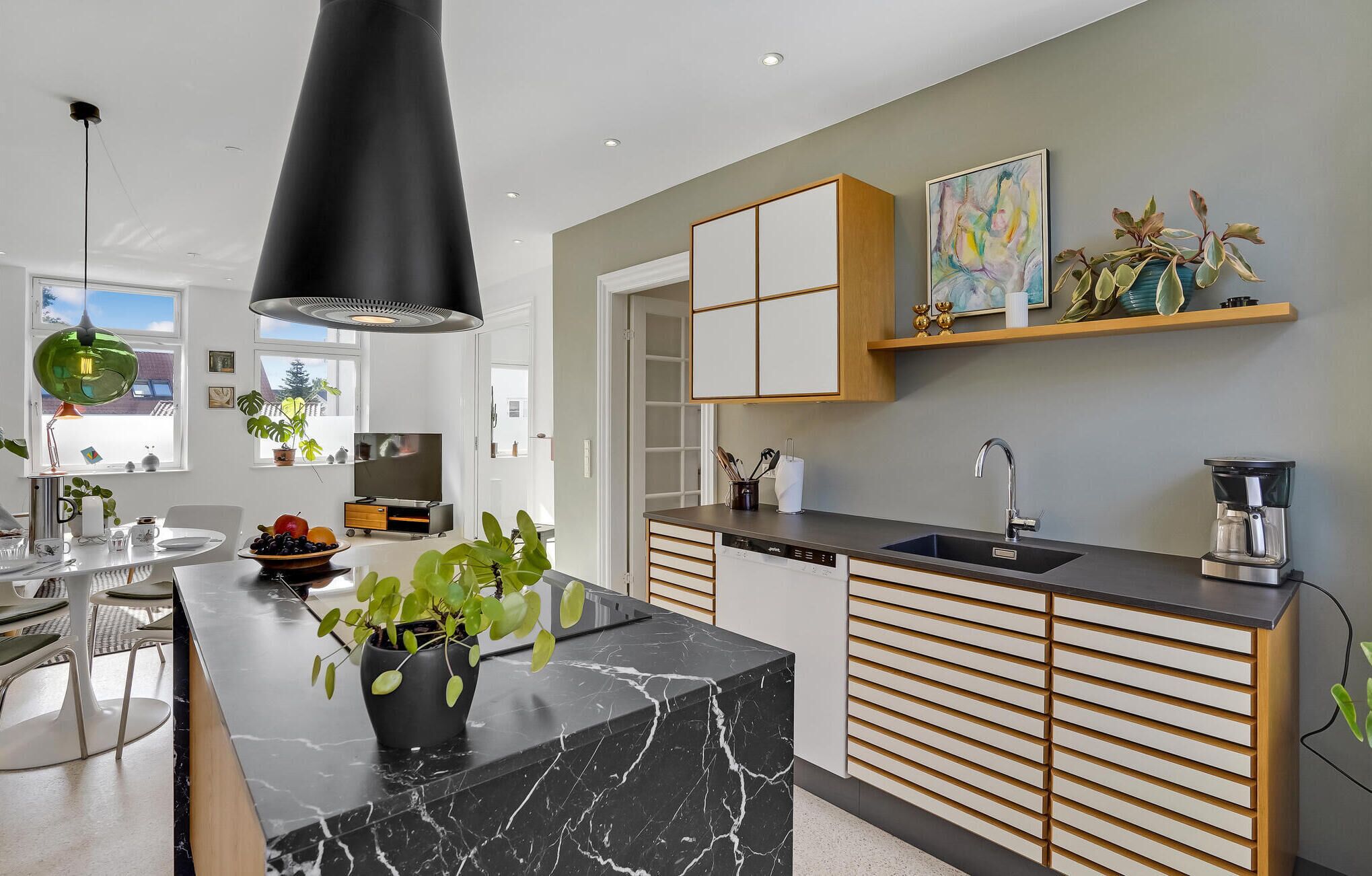 Fridge, stovetop, dishwasher, coffee/tea maker