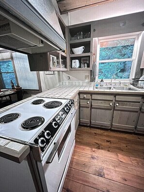 Fridge, microwave, oven, stovetop - Modern amenities in a rustic landscape (Cedar Mountain)