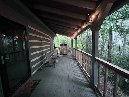 Outdoor dining. Modern amenities in a rustic landscape