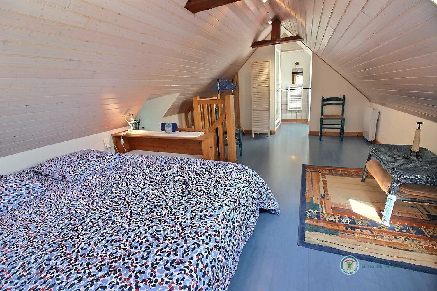 1 chambre, fer et planche à repasser, draps fournis