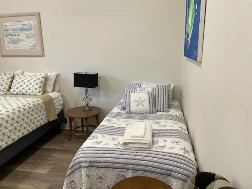 Great One Room with Full Bath Guest House! Darien Vrbo