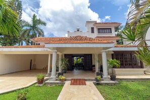 Front of property - Hotel Boutique Villas Segovia Cozumel (Cozumel)