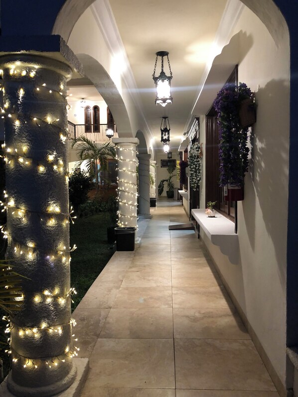 Front of property - evening/night - Hotel Boutique Villas Segovia Cozumel (Cozumel)