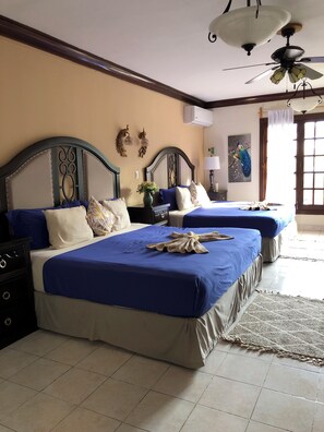 Premium bedding, down duvets, individually decorated - Hotel Boutique Villas Segovia Cozumel (Cozumel)