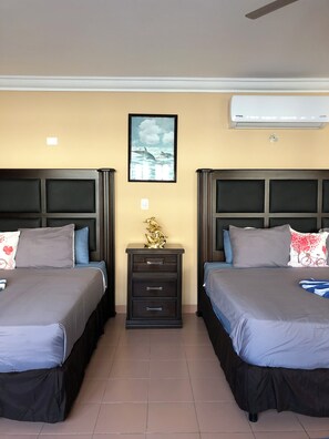 Phòng Junior (Delfines) | Bộ đồ giường cao cấp, chăn bông, trang trí khác biệt 