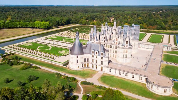 A large, historic castle with multiple towers and a formal garden layout. - Beautiful home in Selles-sur-Cher with WiFi (Selles-sur-Cher)