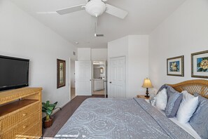 3 habitaciones, tabla de planchar con plancha y cuna de viaje 