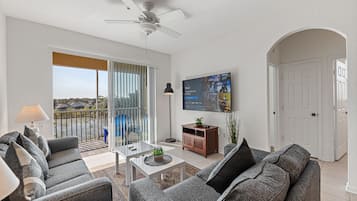 Smart TV, chimenea y videojuegos