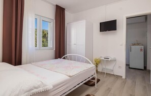 1 bedroom, free WiFi, bed sheets