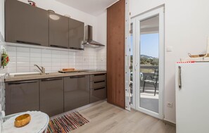 Fridge, oven, stovetop