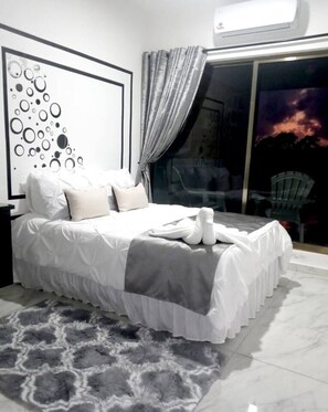 3 bedrooms, desk, iron/ironing board, travel crib