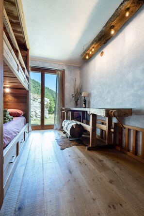 2 bedrooms, desk, iron/ironing board, travel crib