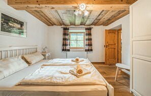 3 bedrooms, free WiFi, bed sheets