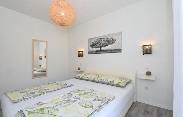 1 bedroom, free WiFi, bed sheets