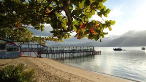 Beach nearby - Chalet in the mountains with a sea view (Florianópolis)
