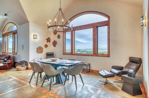 Dining - Montana Escape Sleeps 14 Between Bozeman Nightlife + Big Sky Adventure (Gallatin Gateway)