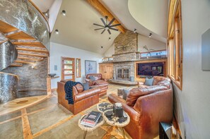 Smart TV, fireplace, stereo