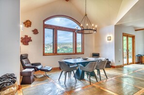 Interior - Montana Escape Sleeps 14 Between Bozeman Nightlife + Big Sky Adventure (Gallatin Gateway)