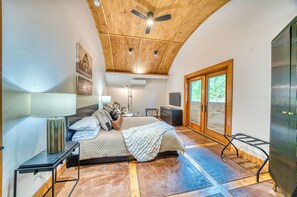 5 bedrooms, travel crib, WiFi, bed sheets