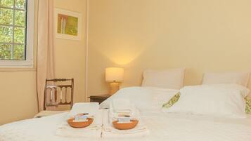 3 slaapkamers, een strijkplank/strijkijzer, reisbedje, gratis wifi