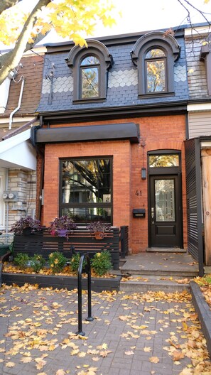 تفاصيل الفندق من الخارج