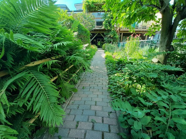 المنطقة المحيطة بالمنشأة