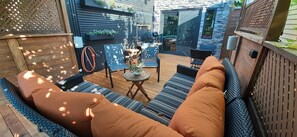 Terrace/patio - Cozy, Modern, Downtown Victorian Townhouse - Close to Everything! (Toronto)