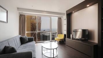 Deluxe Suite | Living area