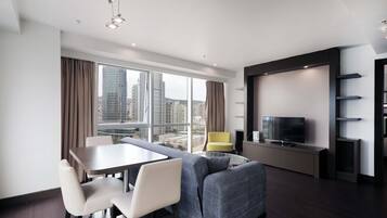 Superior Suite | Living area