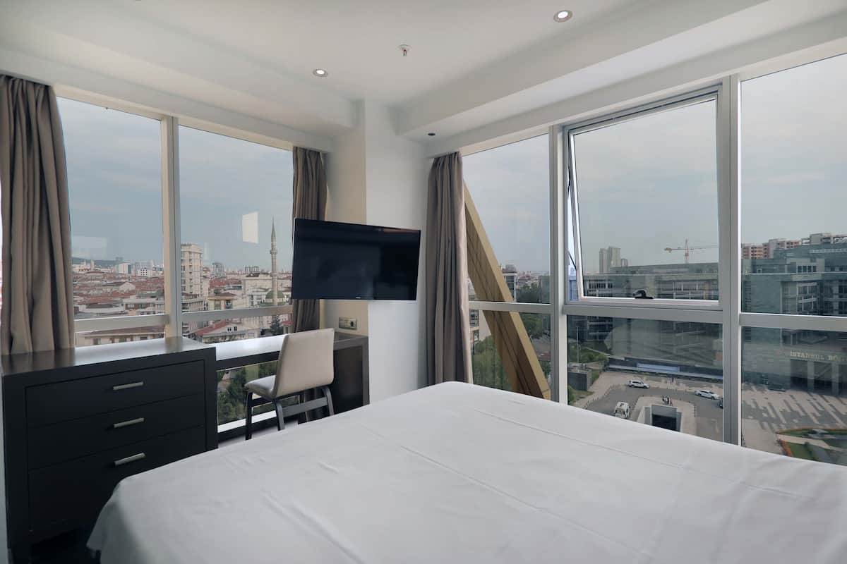 1 bedroom, iron/ironing board, free WiFi