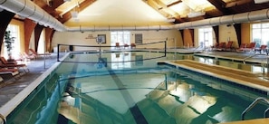 Indoor pool, outdoor pool - Family-sized Cottage, minutes away from Water Country USA & Busch Gardens! (Williamsburg)