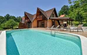 Outdoor pool, a heated pool - Pet friendly home in Sisak with sauna (Sisak)