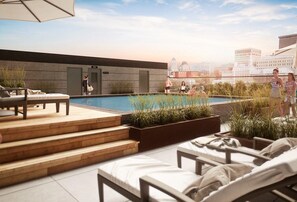 A rooftop pool area with lounge chairs, a wooden staircase, and a cityscape view. - CONDO MID-CENTURY MODERN STYLE - POOL/TERRACE (Québec)