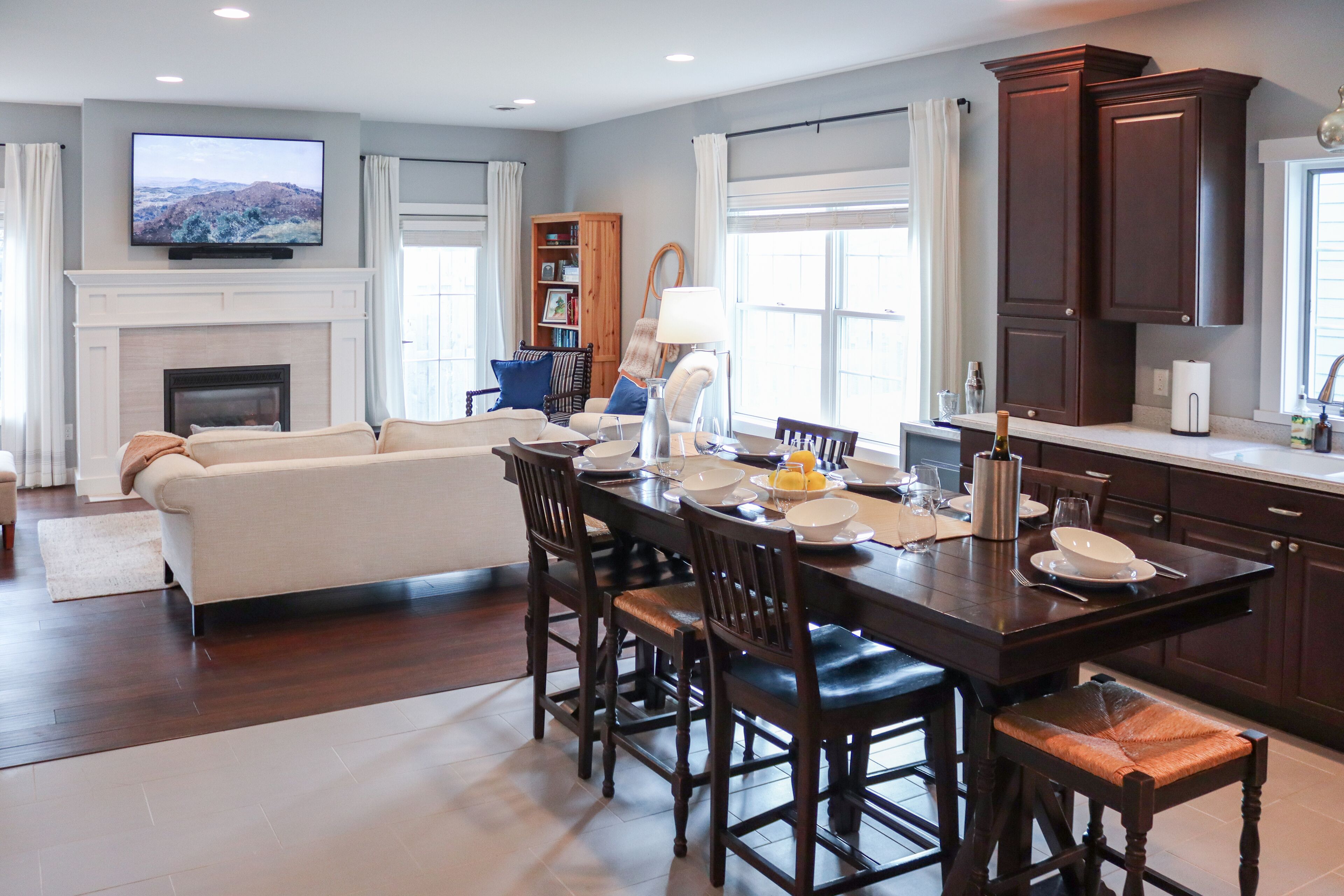 Trail’s End: Large, modern, 10min walk to town, ultra-fast Wi-Fi, heated floors!