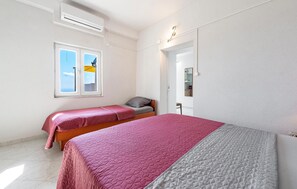 1 makuuhuone, vauvan matkasänky, ilmainen Wi-Fi, vuodevaatteet