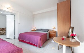 1 chambre, lit parapluie, Wi-Fi gratuit, draps fournis