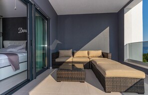 4 chambres, coffres-forts dans les chambres, fer et planche à repasser