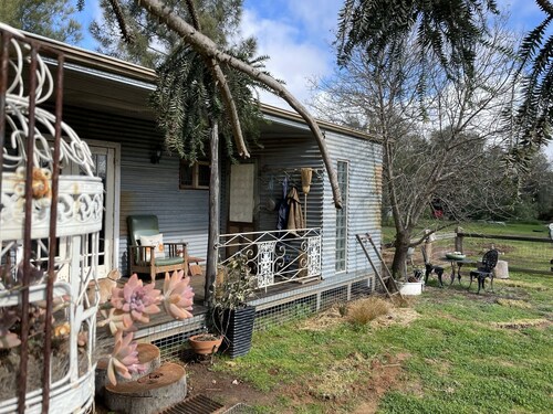 Charming Farmstay Deniliquin