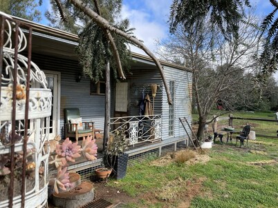 Charming Farmstay Deniliquin