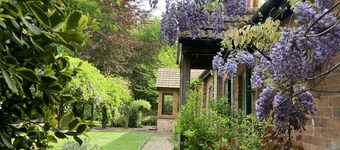 Large family cottage nestled in Sherwood Forest
