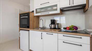 Fridge, stovetop, dishwasher, coffee/tea maker