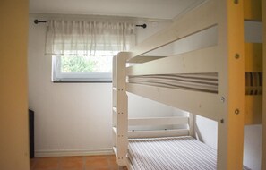 2 bedrooms, iron/ironing board, free WiFi