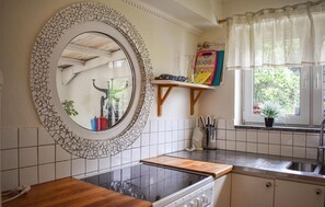 Réfrigérateur, plaque de cuisson, cafetière/bouilloire