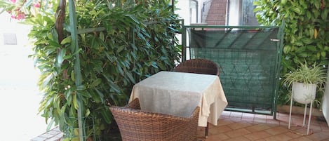 屋外ダイニングエリア